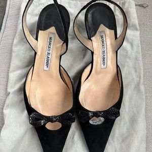 MANOLO BLAHNIK SUEDE KITTEN HEELS 38.5